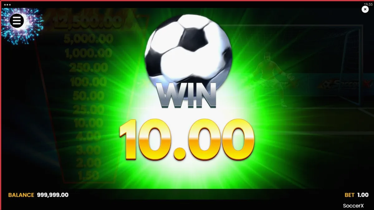 Interface do jogo SoccerX em um dispositivo móvel mostrando o campo de futebol e o multiplicador.